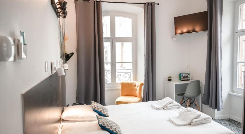 Hotel Des Arts photo