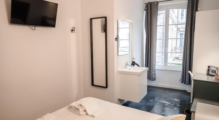 Hotel Des Arts photo