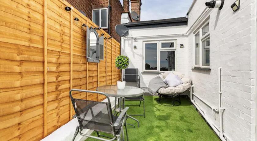 Luxury 3-Bed Apartment Near To London With Parking photo