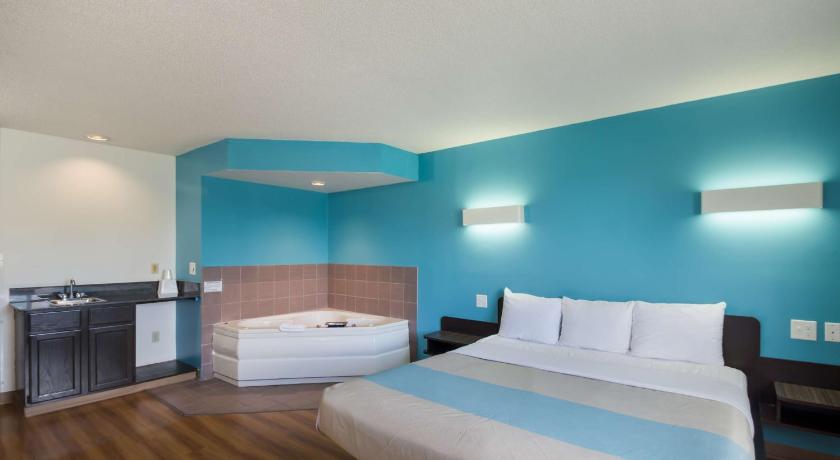 Motel 6-Rothschild, WI photo
