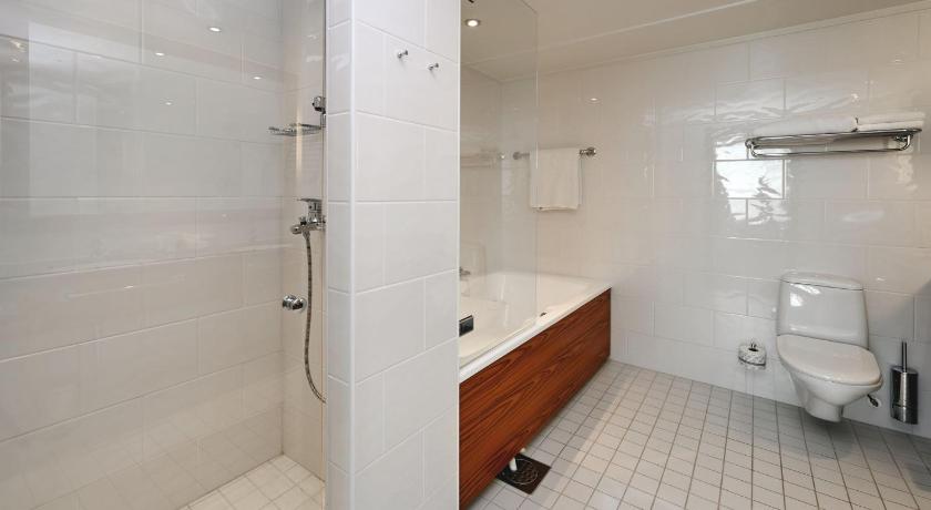 Image of Executive King Club Suite - Non-Smoking 6