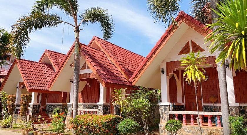 Kamphaeng Phet Bunraksa Resort 4-Star Guesthouse lobby