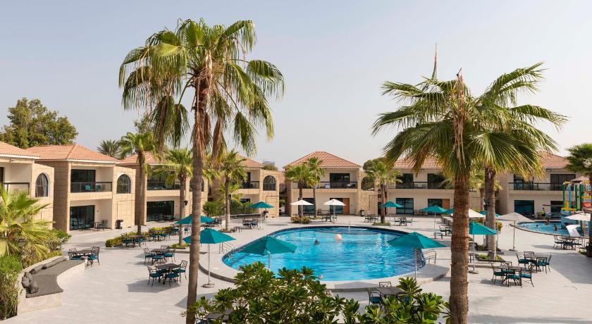 Image of Deluxe King Pool View 4