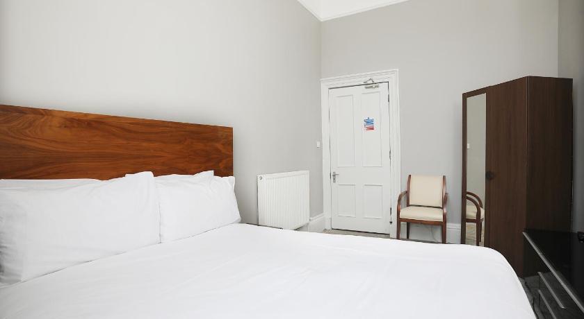 Image of Four-Bedroom House 7
