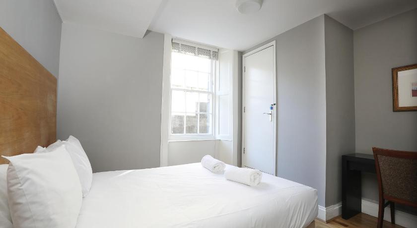 Image of Three-Bedroom House 6