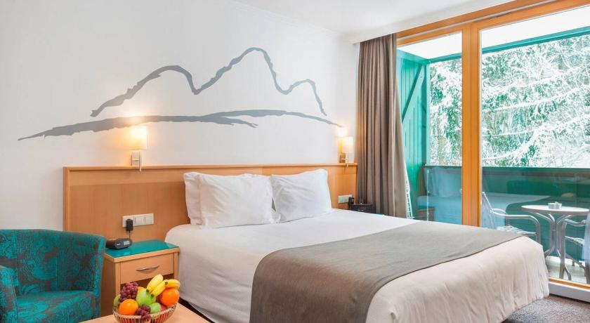 Image of Apartment with Mountain View 0