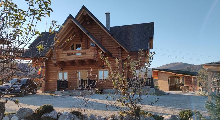 Cabana lemn rotund cu ciubar de închiriat Bucovina Chalet