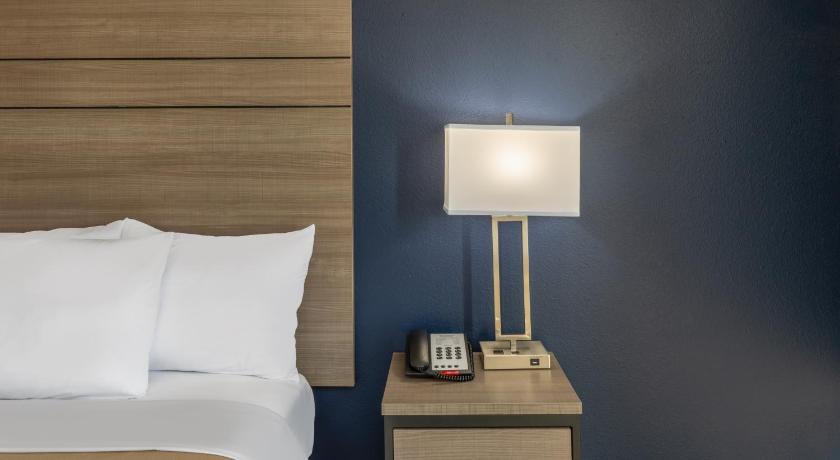 Baymont by Wyndham Laredo photo