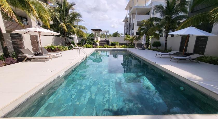 Beachwalk Deluxe Apartment - 50 steps to the beach — Hotel in Mauritius Island