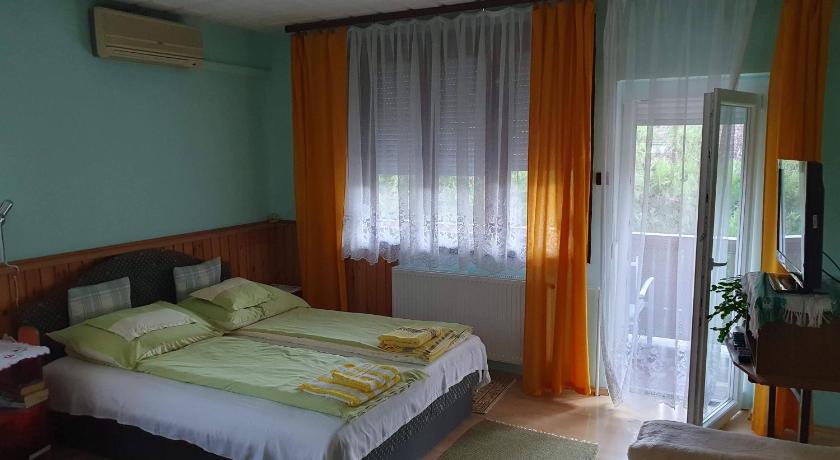 Pereszlenyi Vendeghaz photo