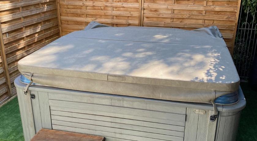 Gite La Villa Josephine avec Sauna, Jacuzzi, Jardin et Parking photo