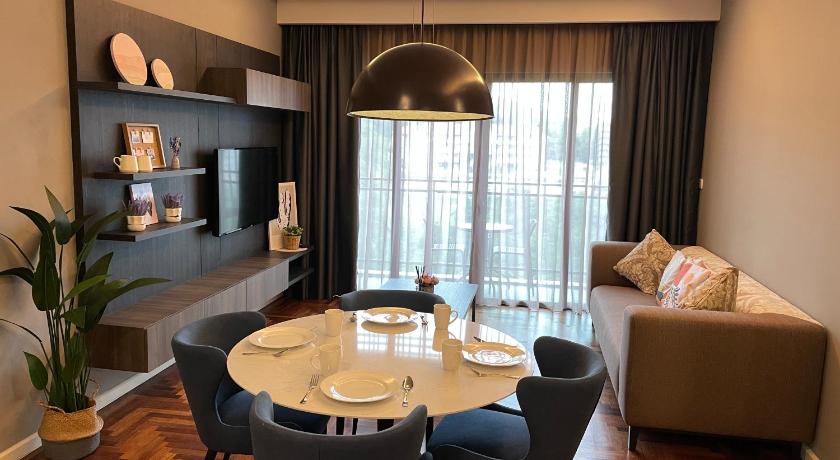 LOVEly 2 bedrooms Premier Suite @VISTA | FREE WIFI - image 2