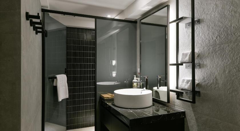 Image of Deluxe Family Room 6