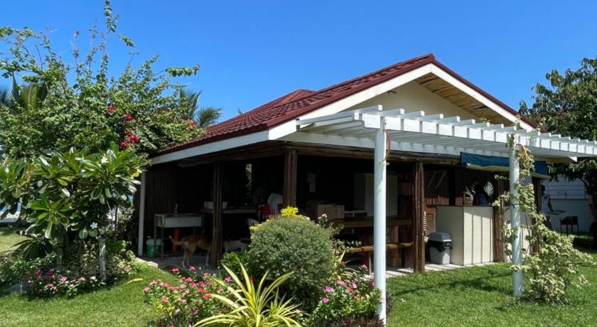 West Sahara Beach House — Hotel in Cabangan