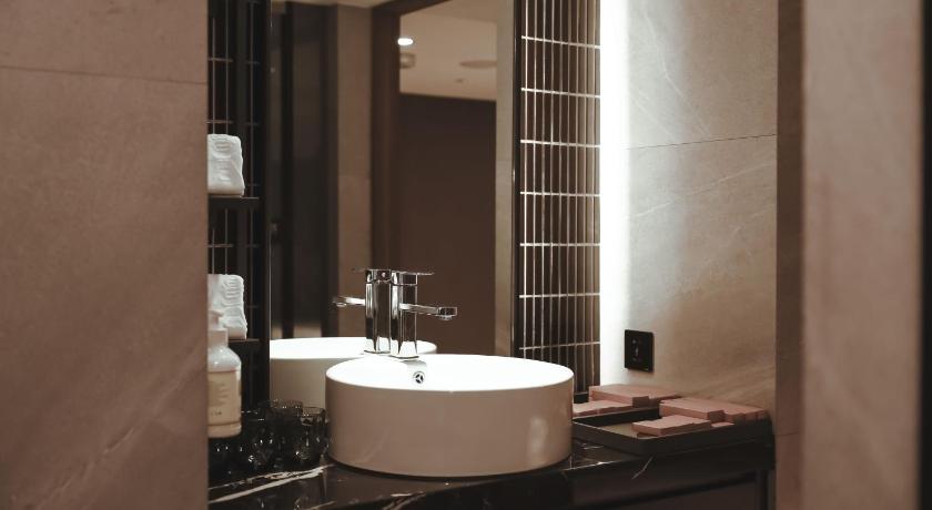 Image of Deluxe Family Room 16