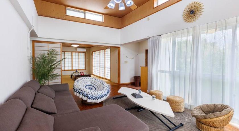 沖縄本島 ビーチまで5分 1棟貸切ホテルKanasa 最大10名まで宿泊可能 かなさ 3つ星 シングルルーム スイート