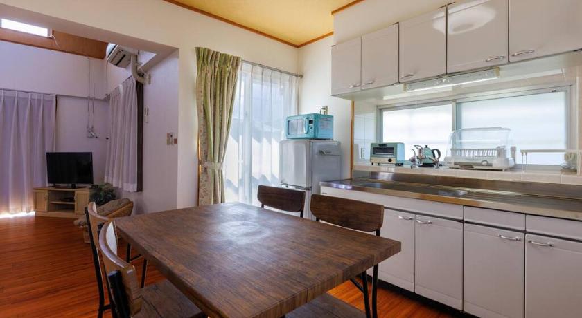 沖縄本島 ビーチまで5分 1棟貸切ホテルKanasa 最大10名まで宿泊可能 かなさ 3つ星 シングルルーム 施設