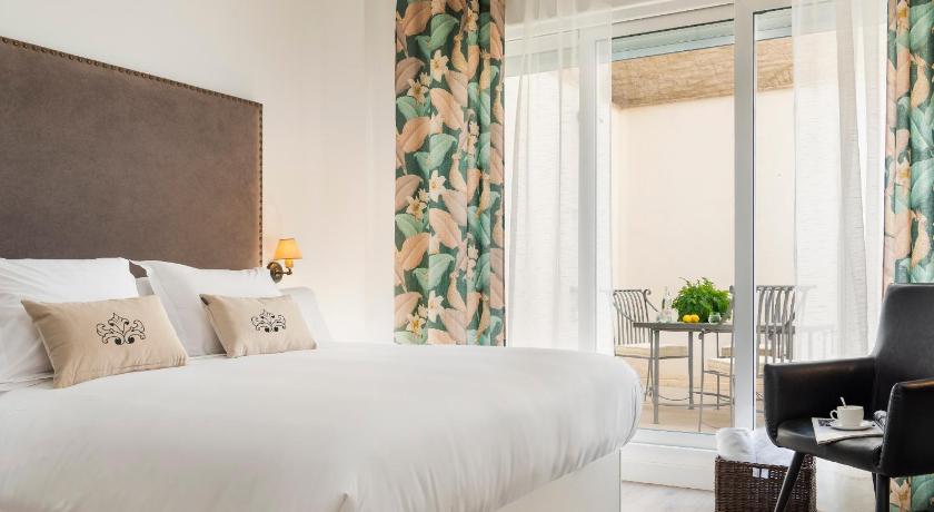 セビリア Casa Triana 1888 Suites by Epoca 5つ星 ゲストハウス プール