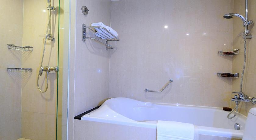صورة غرفة عائلية مطلة على البحيرة (Lake View Family Room) 17