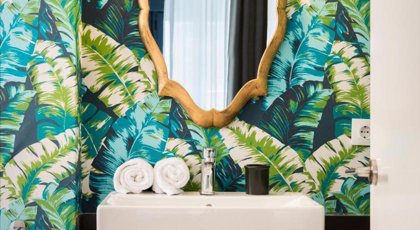 セビリア Casa Triana 1888 Suites by Epoca 5つ星 ゲストハウス プール