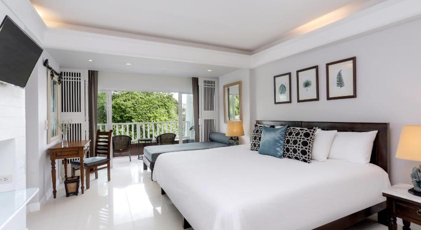 Image of Deluxe Terrace Pool View 7