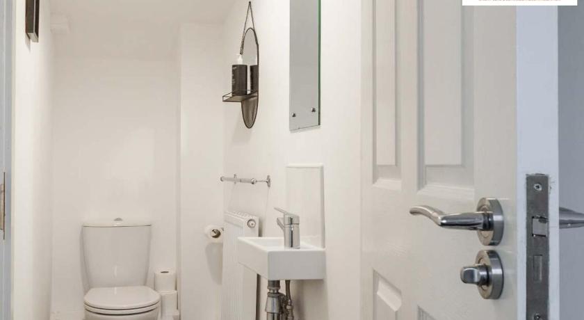 Modern Townhouse - Free Gated Parking - City Centre - 5 ! By Hinkley Homes Short Lets & Serviced Acc photo