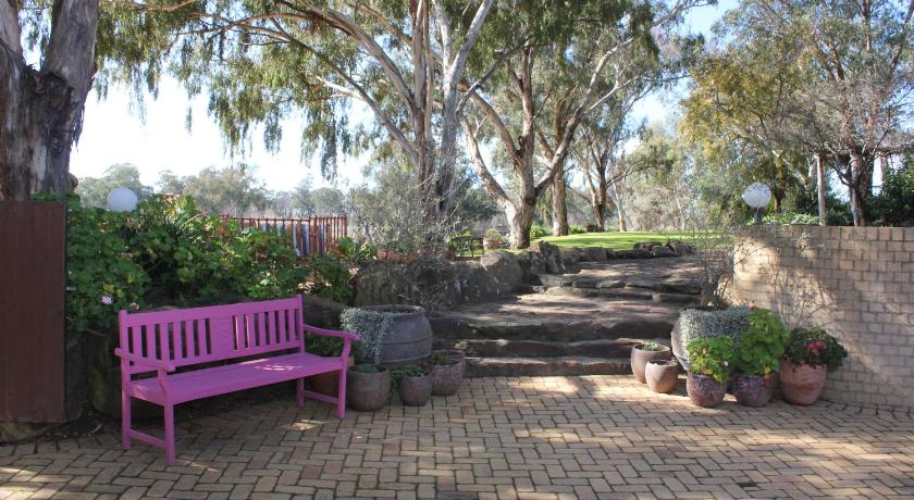 Outback Cellar & Country Cottage photo
