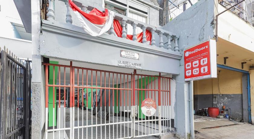 RedDoorz near Mayapada Hospital Surabaya – Surabaya, ID
