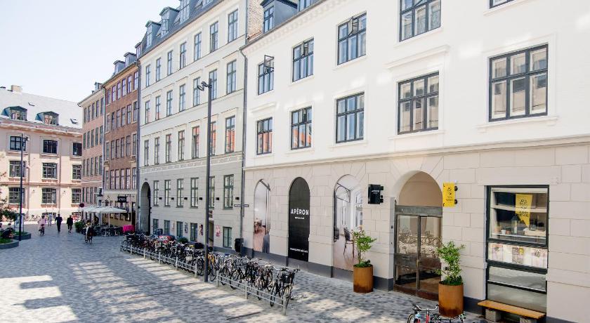 Apēron Apartment Hotel