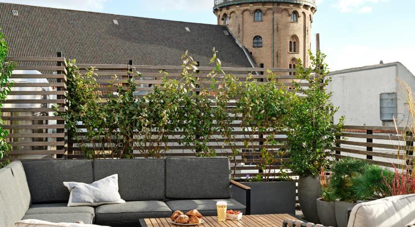Apēron Apartment Hotel