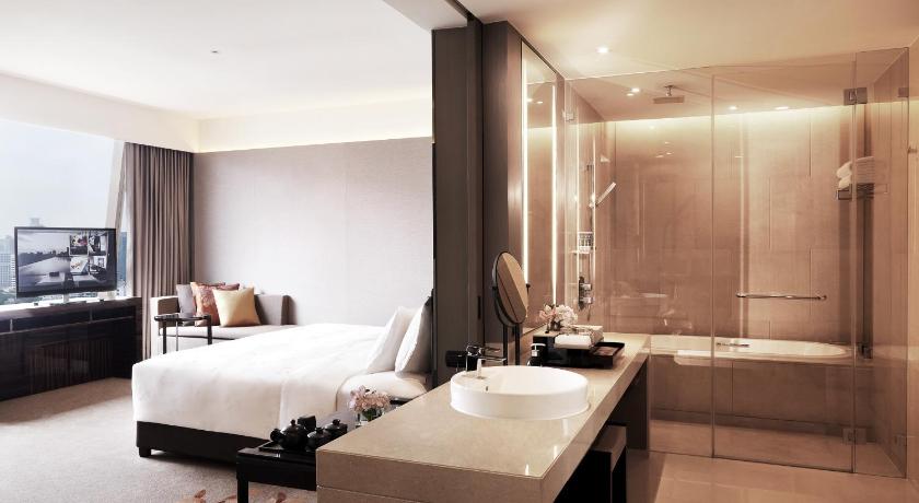 Image of Premier Club 12
