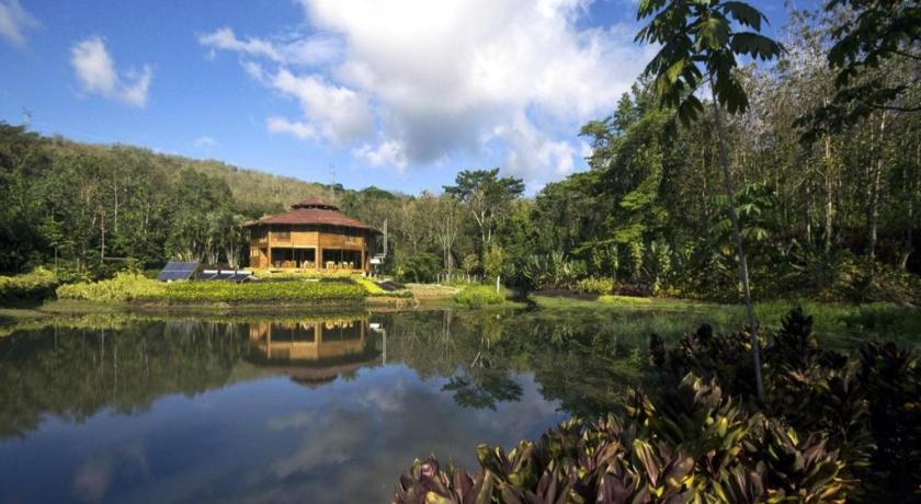 Macaw Lodge
