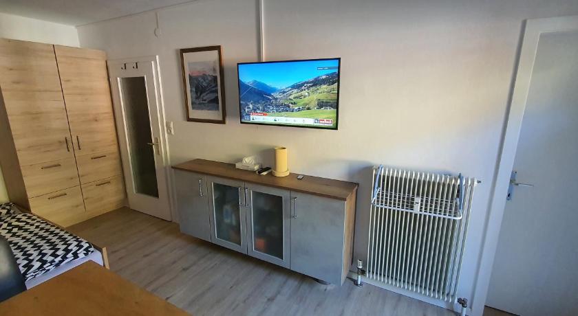 Image of Deluxe Studio 17