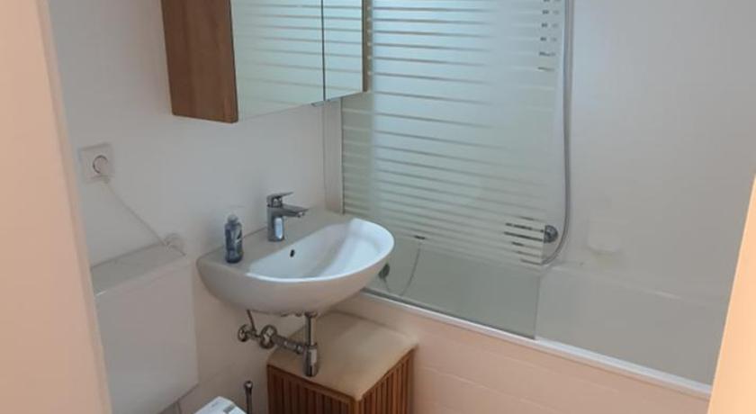 Image of Deluxe Studio 2
