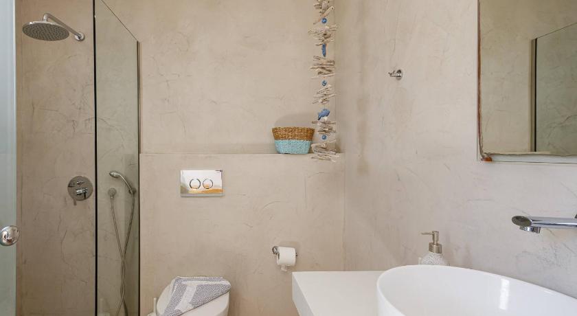 Image of Villa with Private Pool and Sea Front View 2