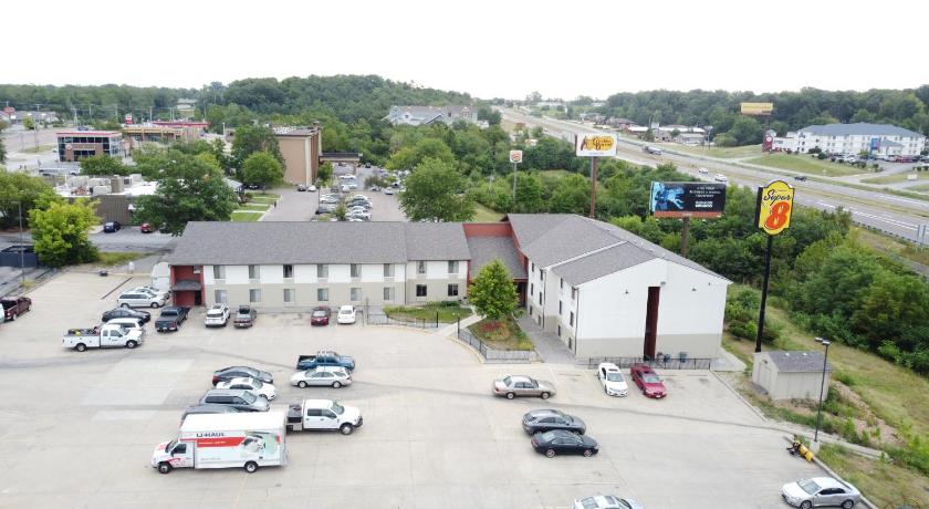 Super 8 By Wyndham Columbia Clark Lane photo