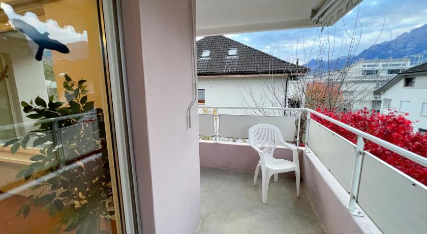 Schone grosse Attika-Wohnung im Zentrum von Vaduz inkl. Parkplatz photo