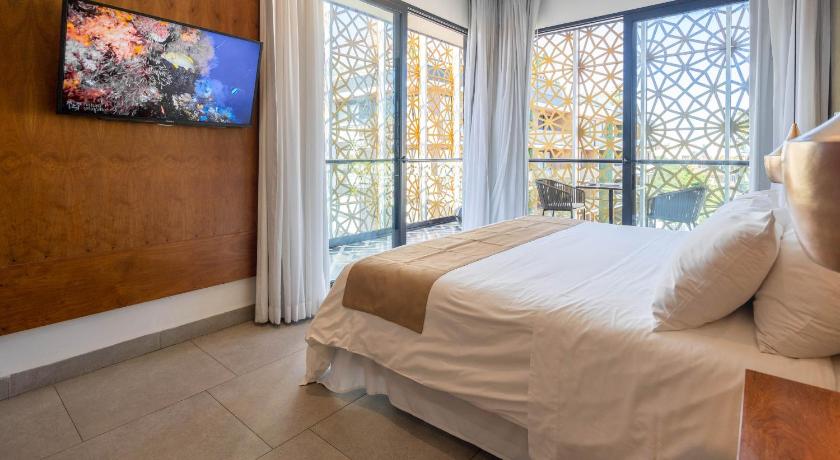 Image of Superior King Room 7
