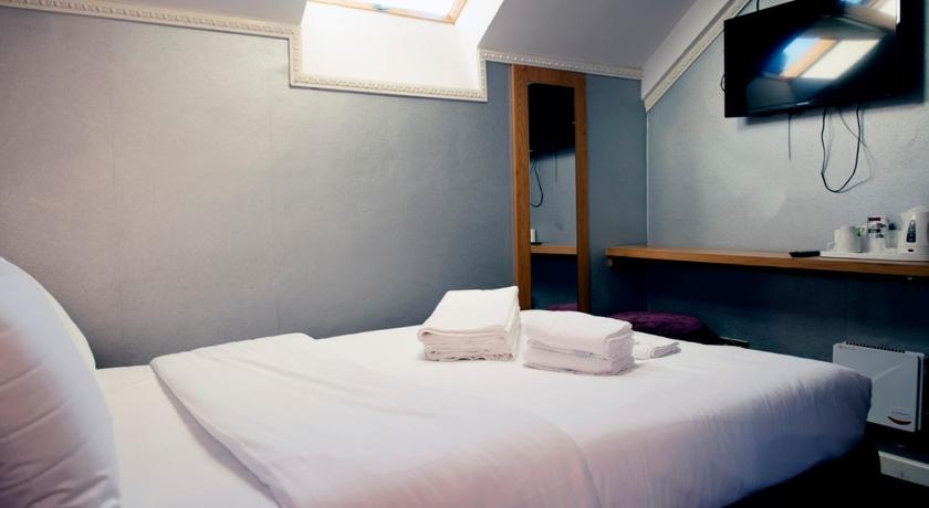 Box Guesthouse - Newport photo