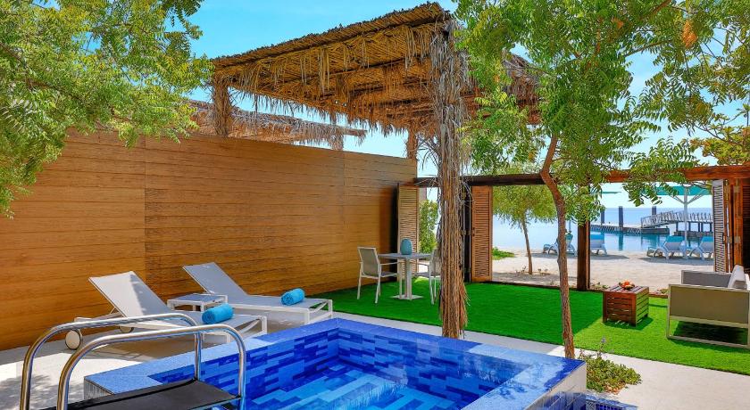 Anantara World Islands Dubai Resort photo