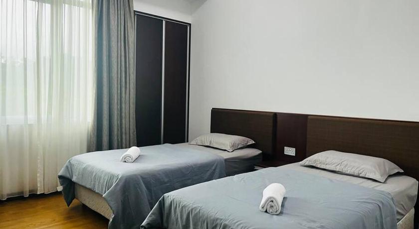 Bay Resort Condominium 3-bedrooms with Swimming Pool near the Seaside photo