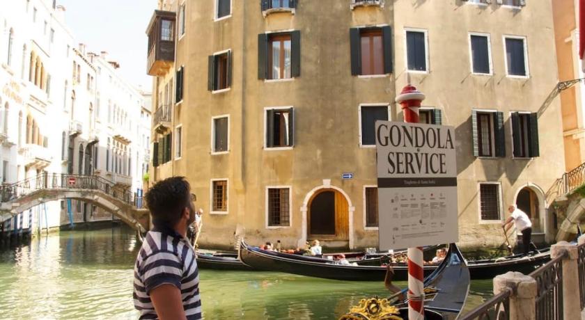 Anzolo Palace - Rooms &amp; Apartments — Hotel in Venice