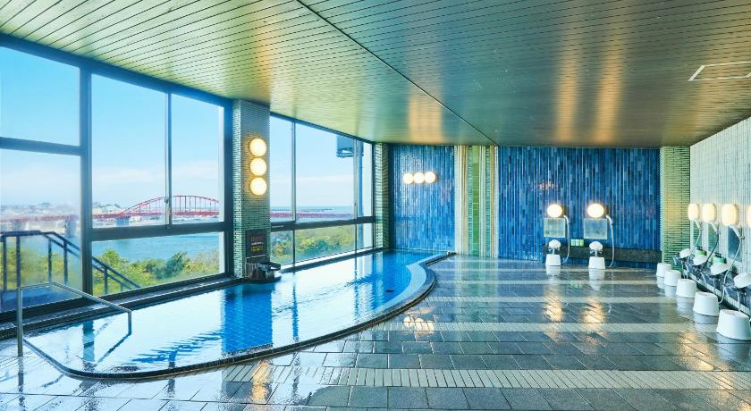 a large swimming pool in a large building, KAMENOI HOTEL OARAI in Mito