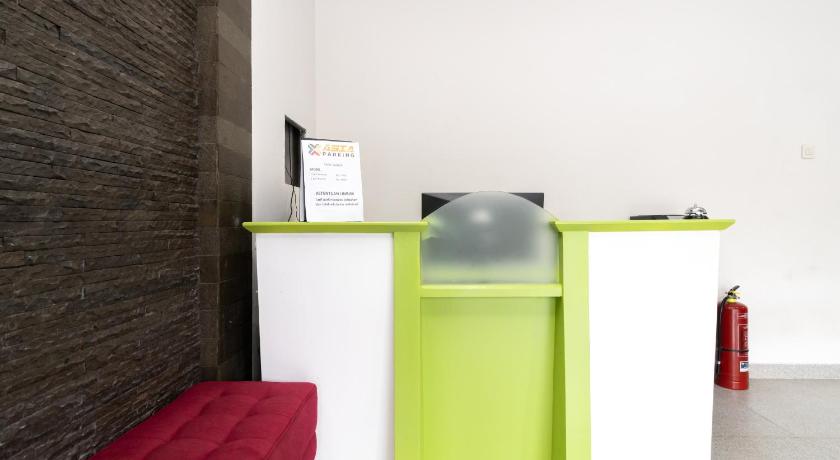 Urbanview Hotel Bizhome Artha Gading Boulevard by RedDoorz – Jakarta, NY