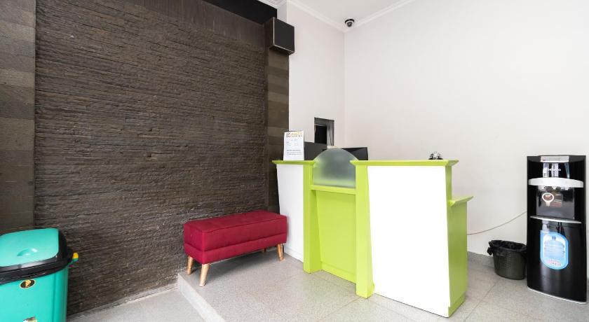Urbanview Hotel Bizhome Artha Gading Boulevard by RedDoorz – Jakarta, NY
