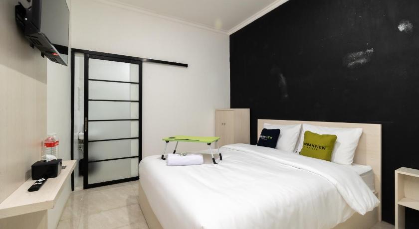 Urbanview Hotel Bizhome Artha Gading Boulevard by RedDoorz – Jakarta, NY