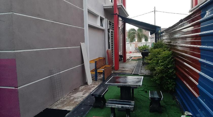 5Room Home2stay Hayyan Muslim Pool photo