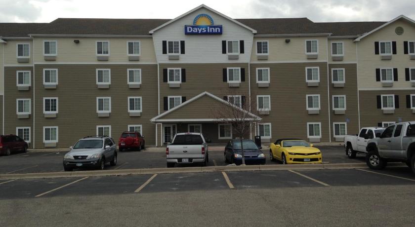 Days Inn & Suites by Wyndham Rochester South