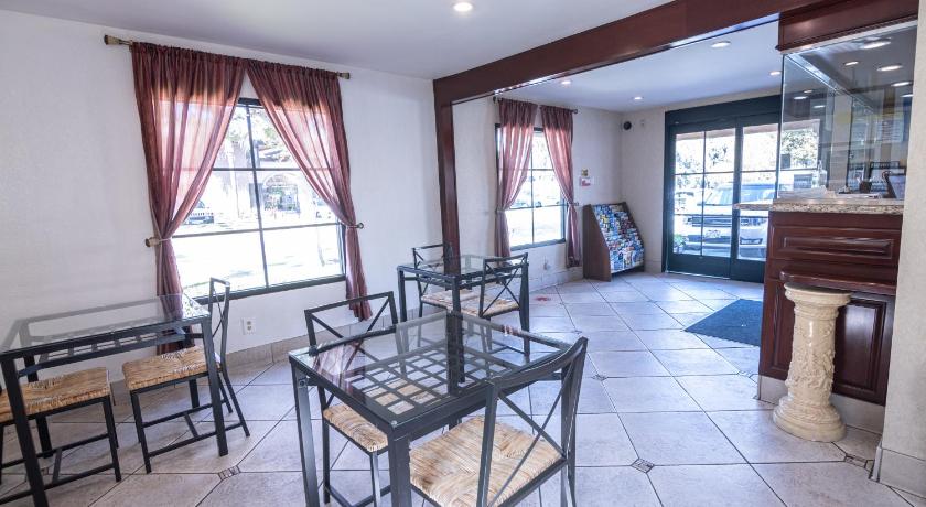 샌 버나디노 (CA) Hospitality Inn 2성급 숙소 수영장