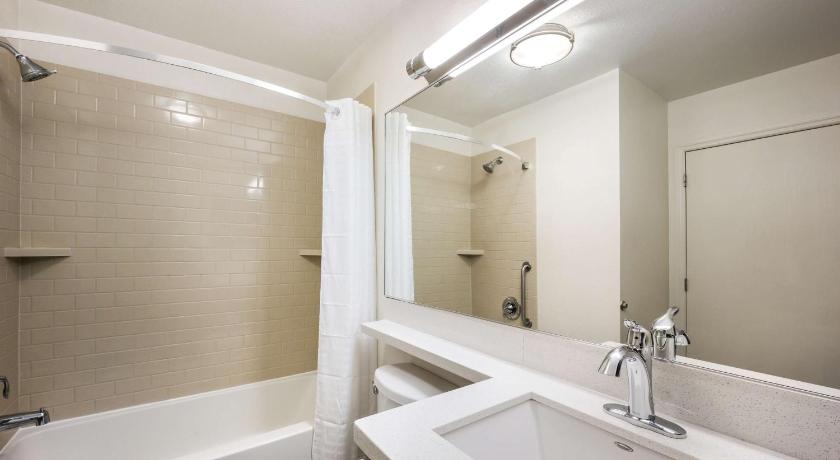 Sonesta Simply Suites Silicon Valley Santa Clara photo